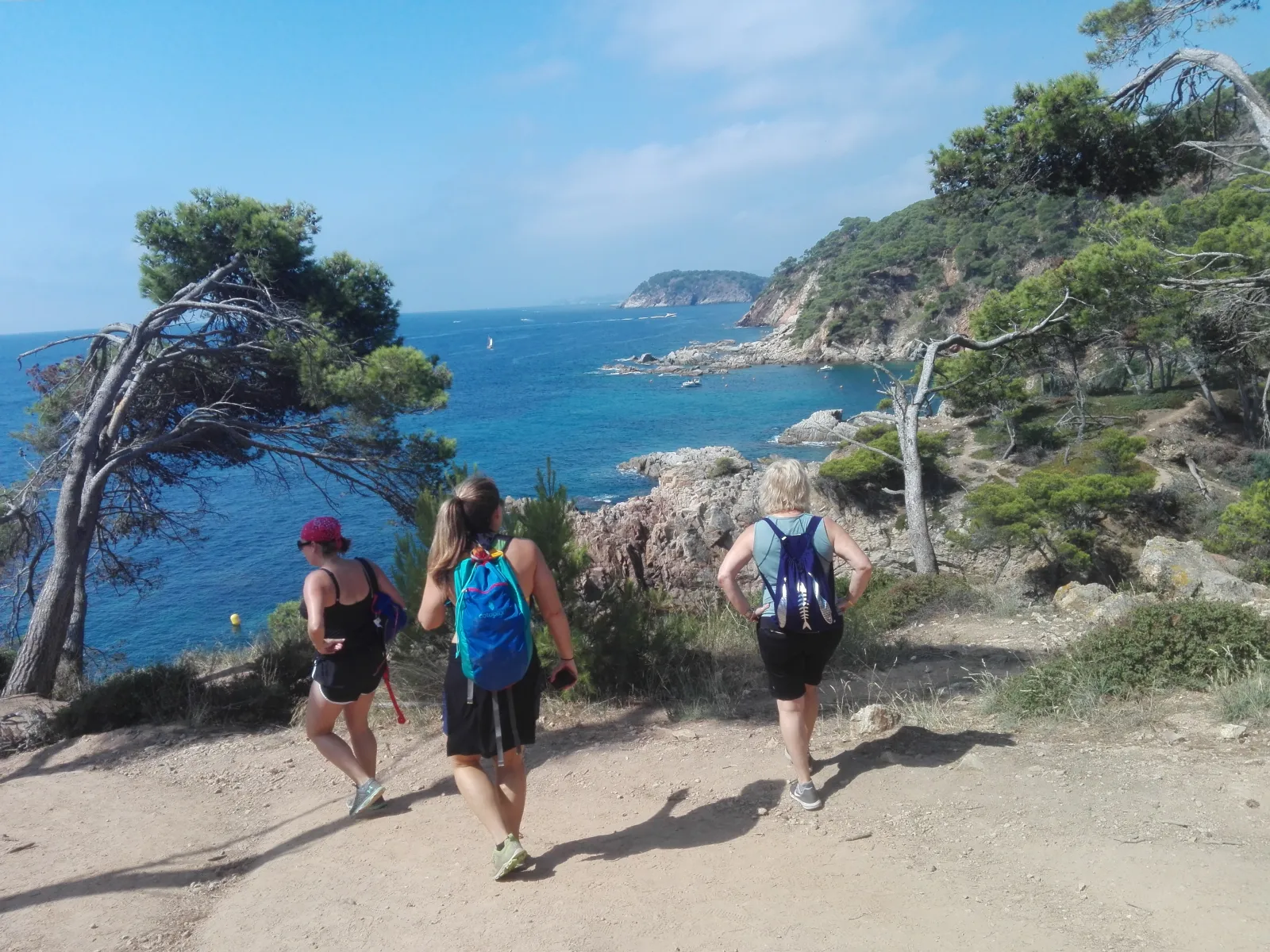 Ruta - Hiking group exploring